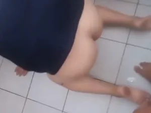 Cặp đôi sinh viên lén địt trộm trong nhà vệ sinh trường học